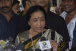 Asha Bhosle spotted at airport on 21st Oct 2011 (16).JPG